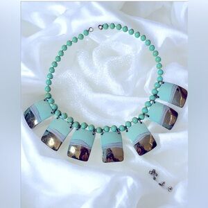 Faux Turquoise beads & gradient color / mirrored tiled necklace 🩵🩶🩵🩶